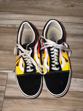 Vans Old Skool Sneakers with Yellow and Orange Flame Accents size 7.5